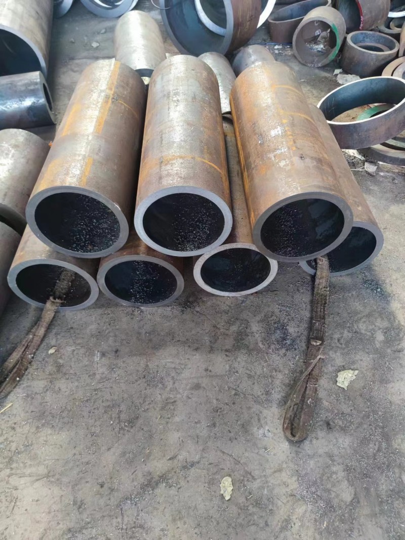 清城清城清城12Cr1MovG无缝钢管切割